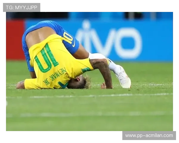 内马尔高速带球撕裂中场，巴西进攻空间全面打开